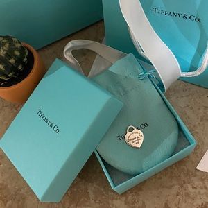 Medium Return to Tiffany charm